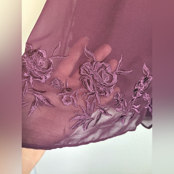 WHBM V Neck Cami - Picture 3 of 7